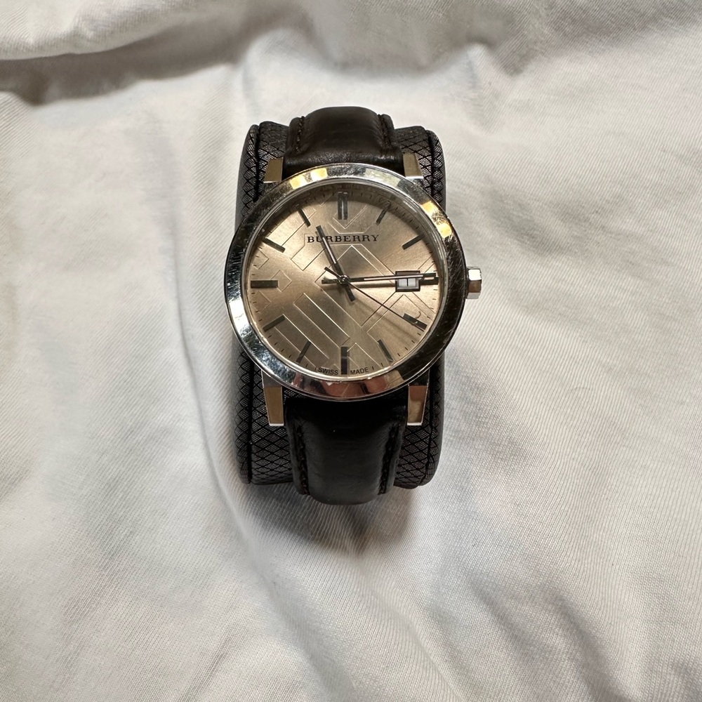Burberry BU9011 Men's The City Swiss Smooth Brown Leather 38mm Watch 2421